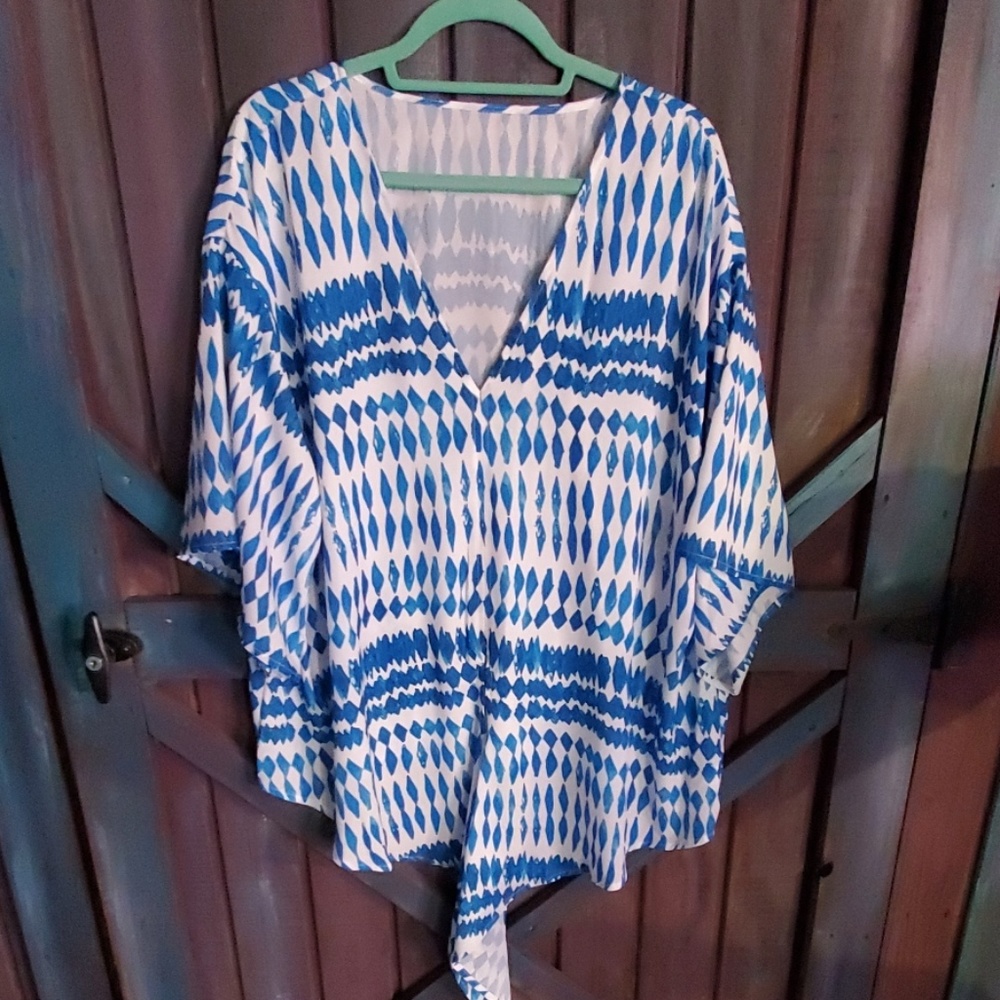 Lightweight Blue and white tie front top